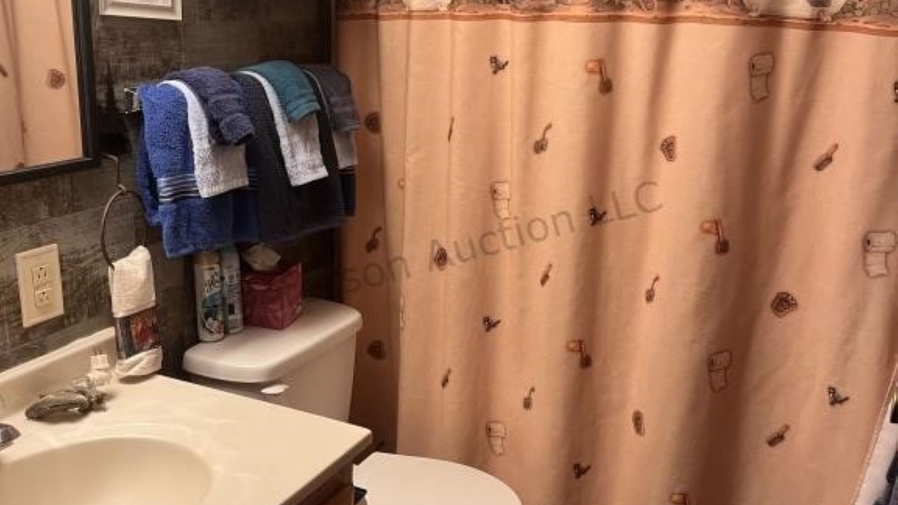 Photo of Bathroom in Russell