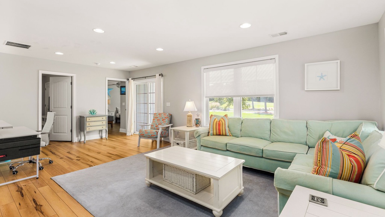 Photo of Livingroom in Bayside