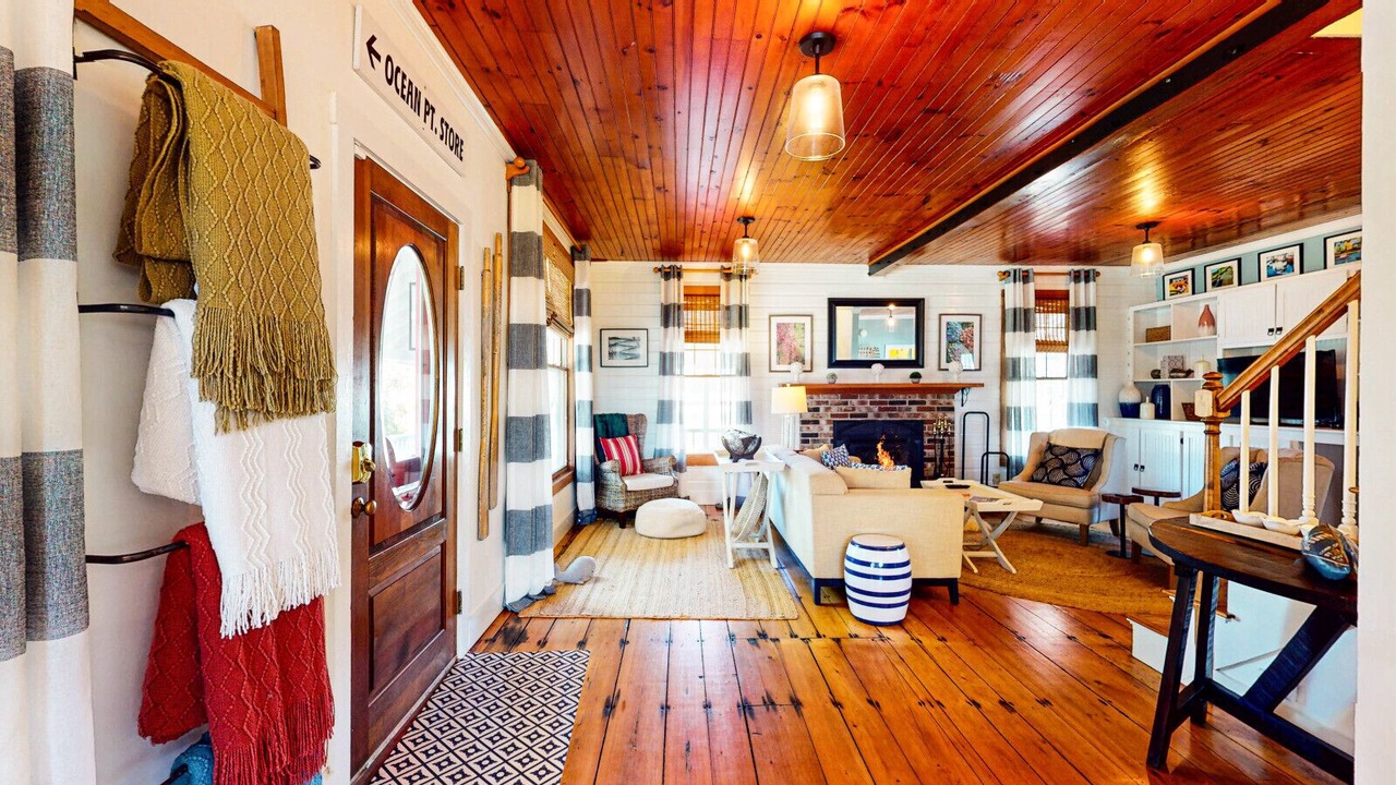 Photo of Livingroom in Ocean Point