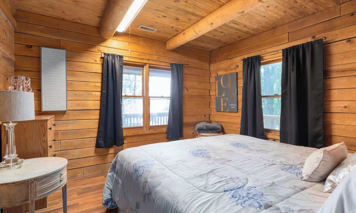 Photo of Bedroom in Shell Knob