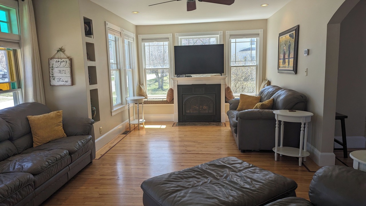 Photo of Livingroom in Upper Village