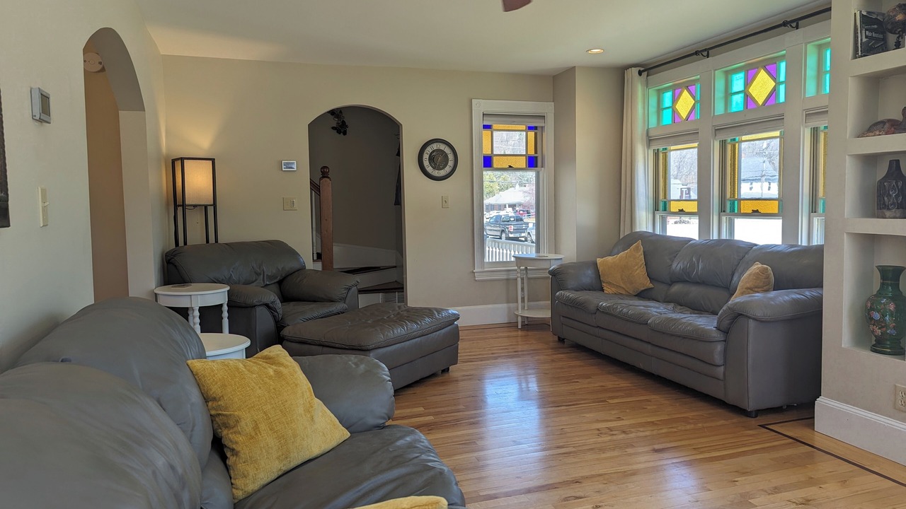 Photo of Livingroom in Upper Village