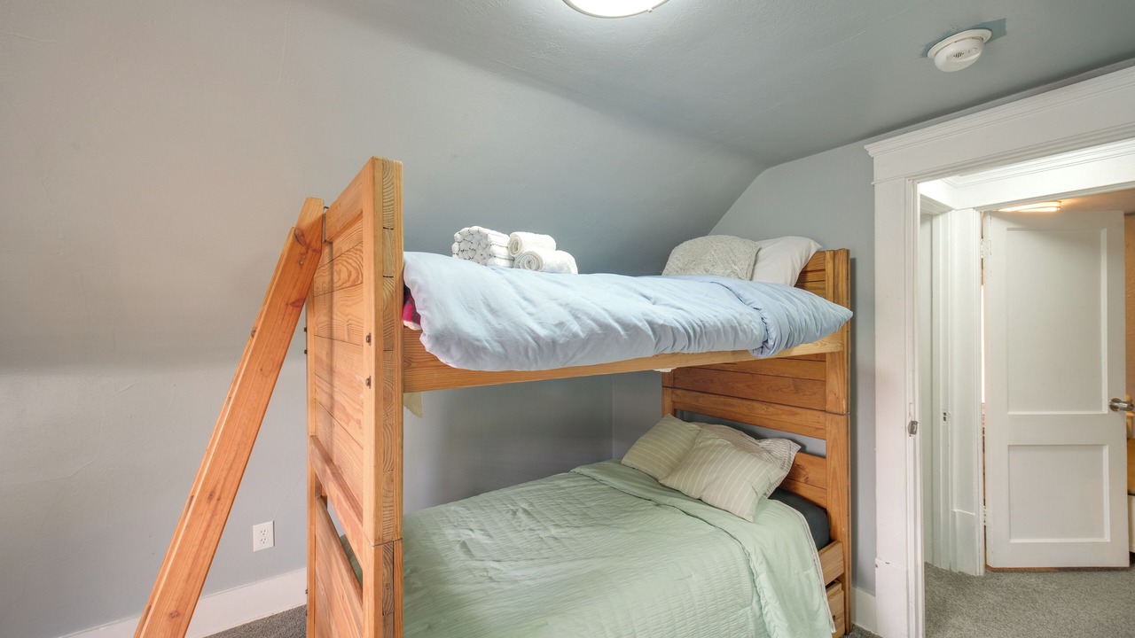 Photo of Bedroom in Highland Square