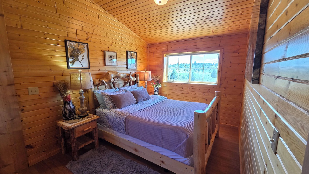 Photo of Bedroom in Alton