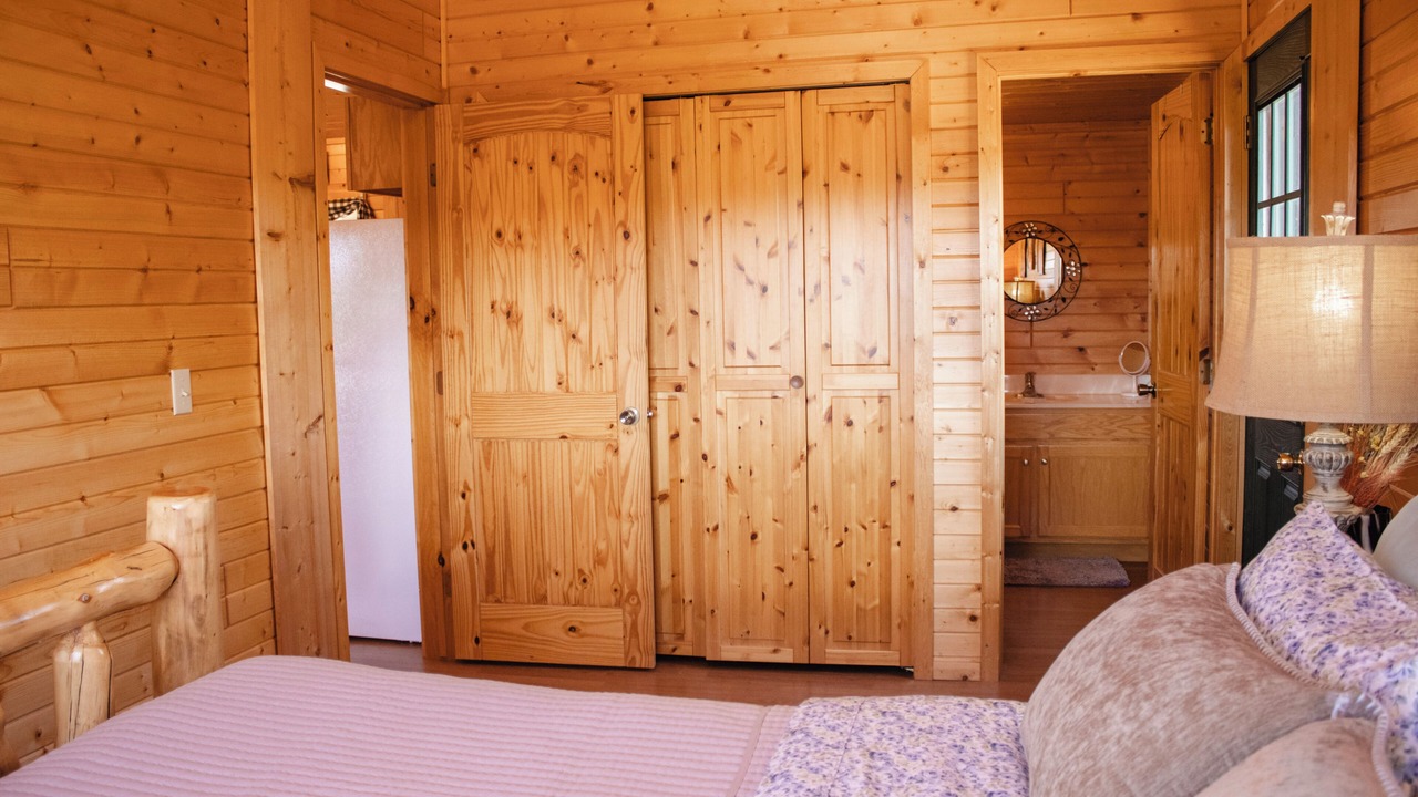 Photo of Bedroom in Alton