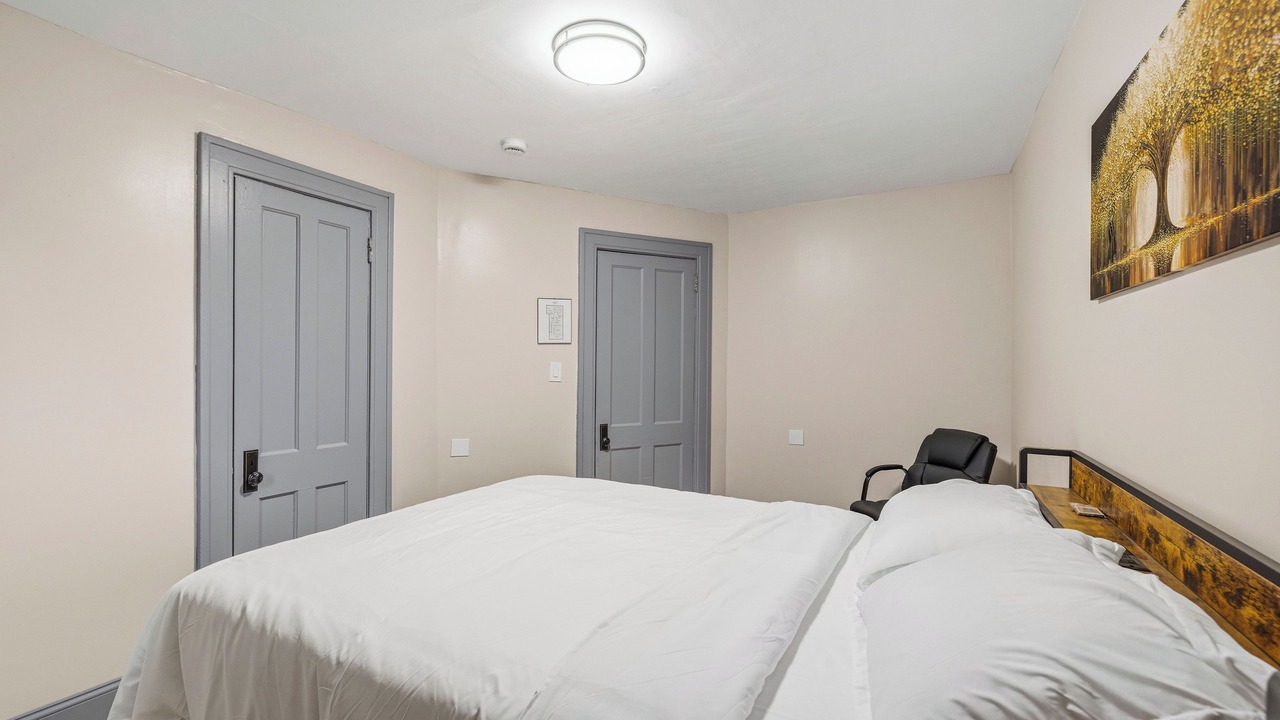 Photo of Bedroom in Downtown Niagara Falls