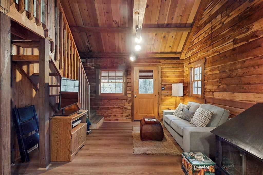 Photo of Livingroom in Cleveland