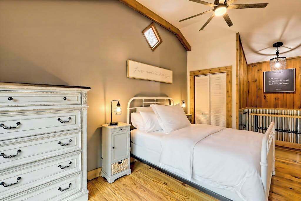 Photo of Bedroom in Blairsville
