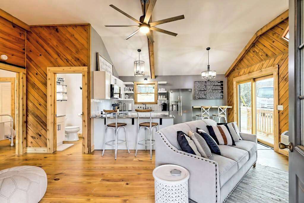 Photo of Livingroom in Blairsville