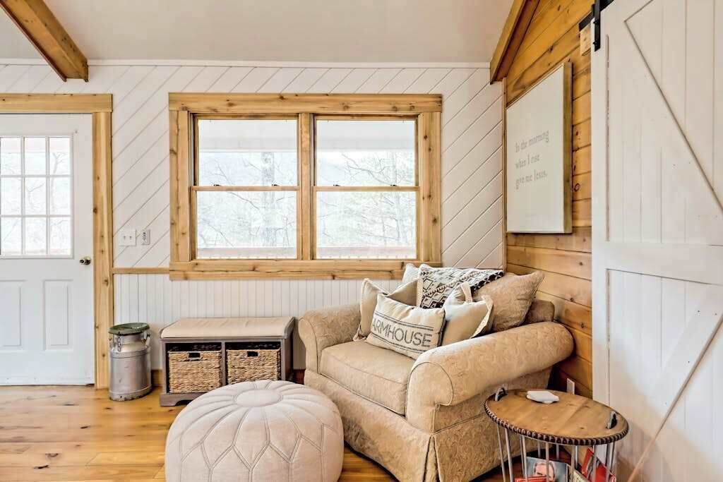 Photo of Livingroom in Blairsville