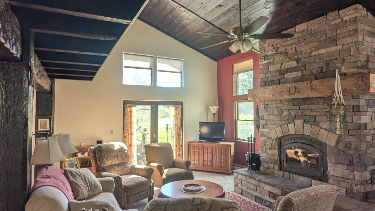 Photo of Livingroom in Hammondsport