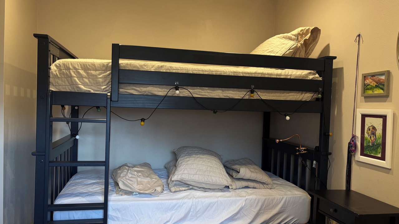 Photo of Bedroom in Summit Cove