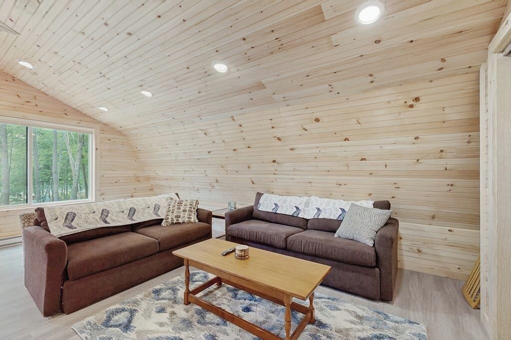 Photo of Livingroom in Oakland