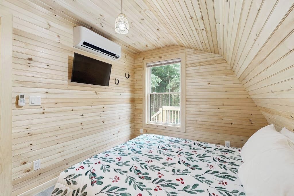 Photo of Bedroom in Oakland