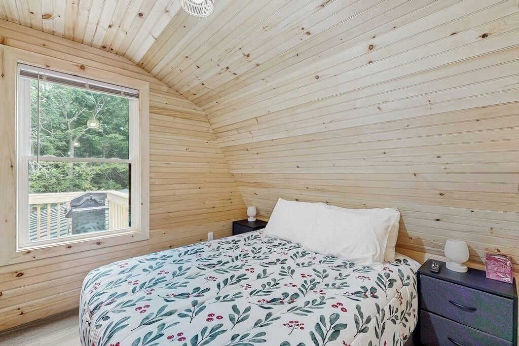 Photo of Bedroom in Oakland
