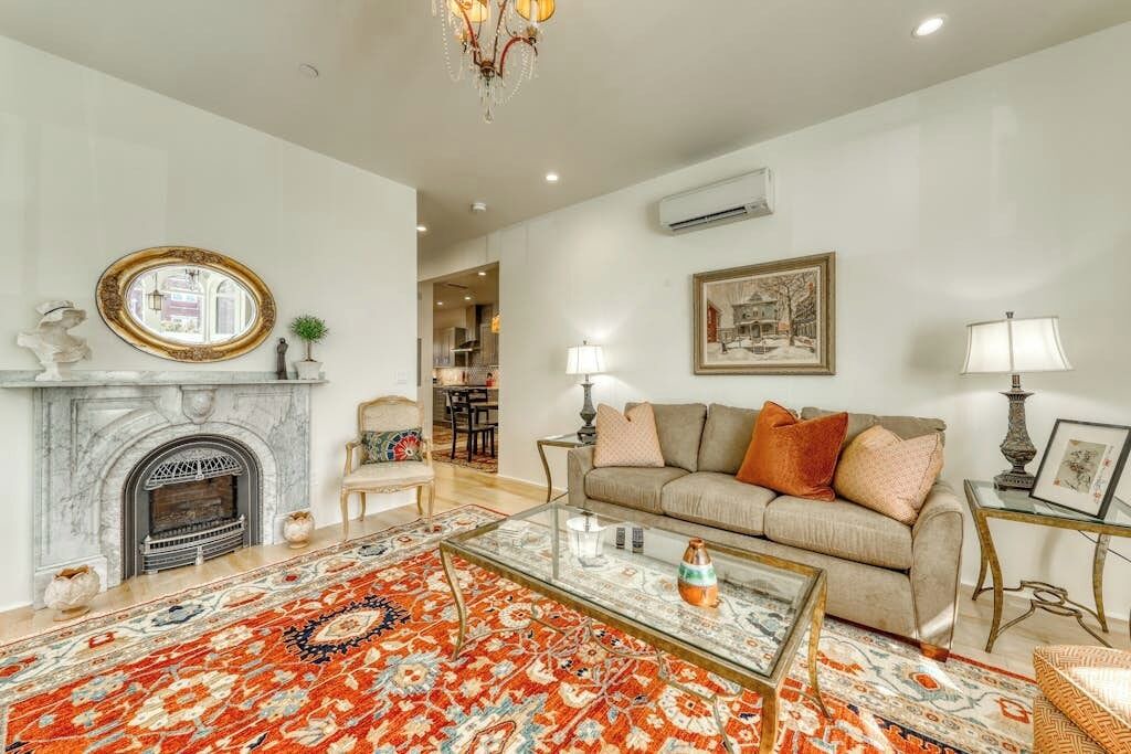 Photo of Livingroom in East Bayside