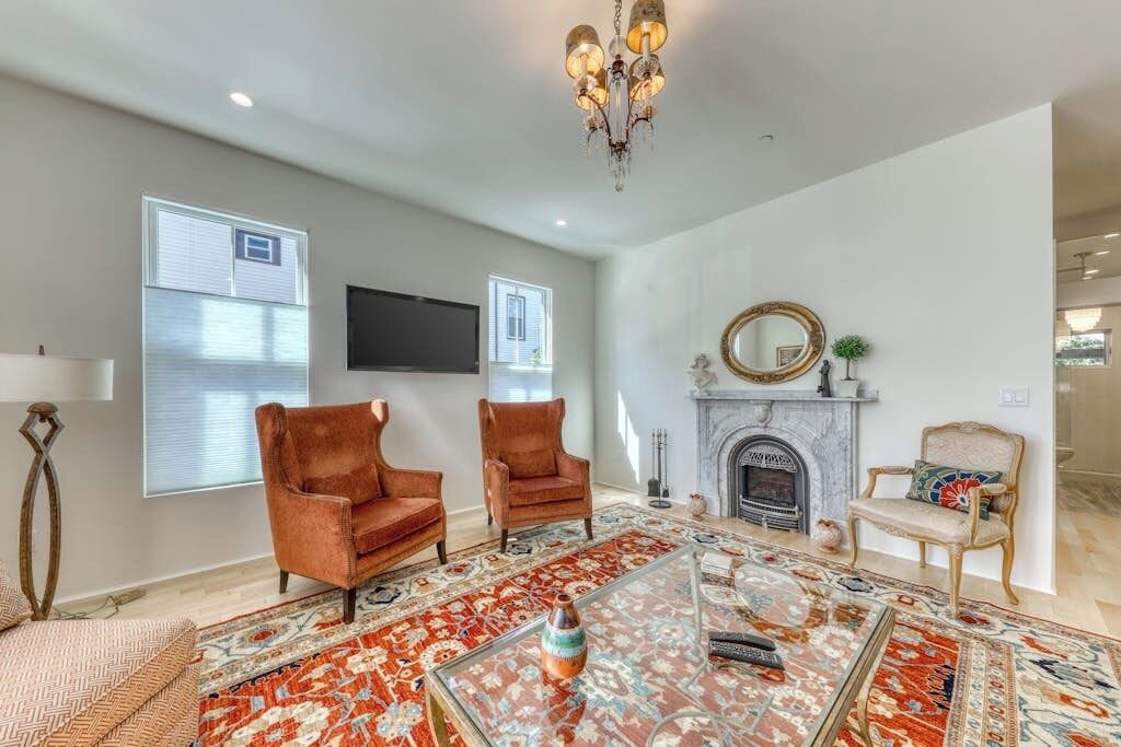 Photo of Livingroom in East Bayside