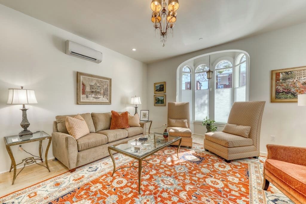 Photo of Livingroom in East Bayside