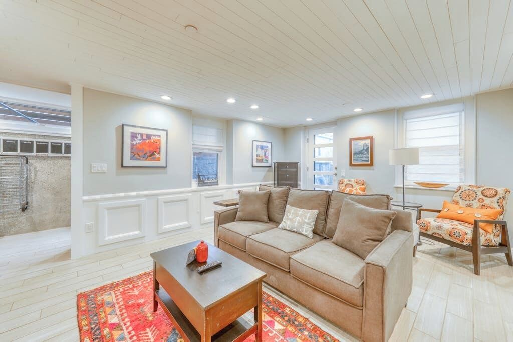 Photo of Livingroom in East Bayside