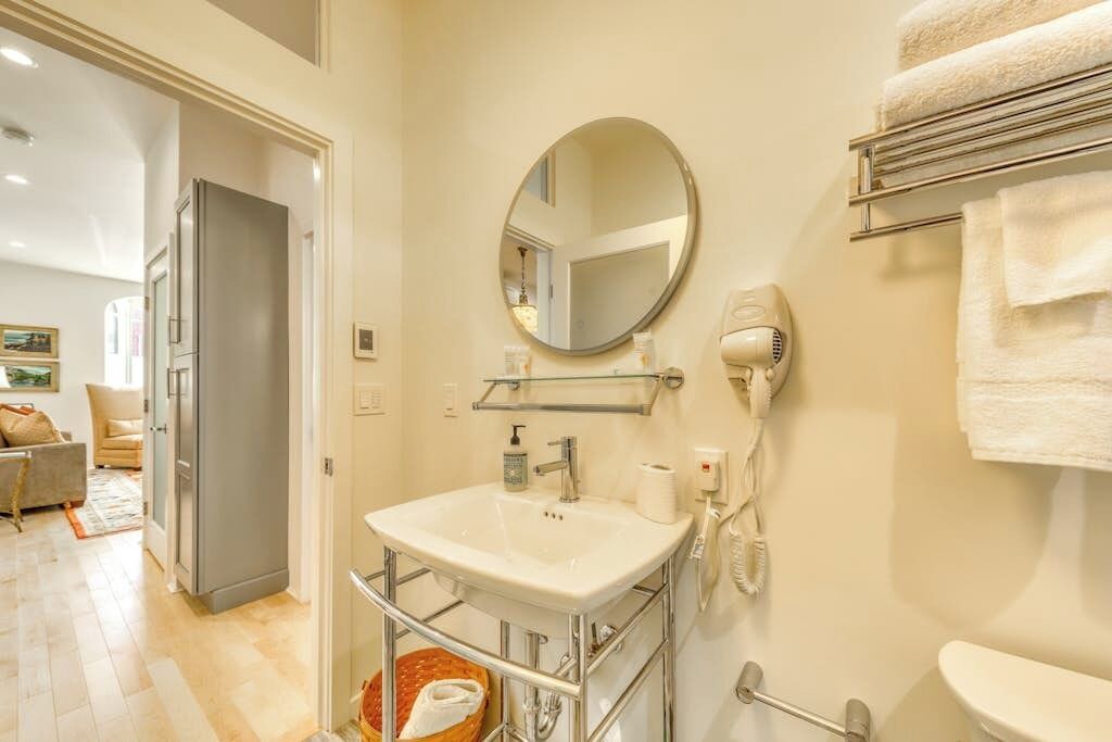 Photo of Bathroom in East Bayside