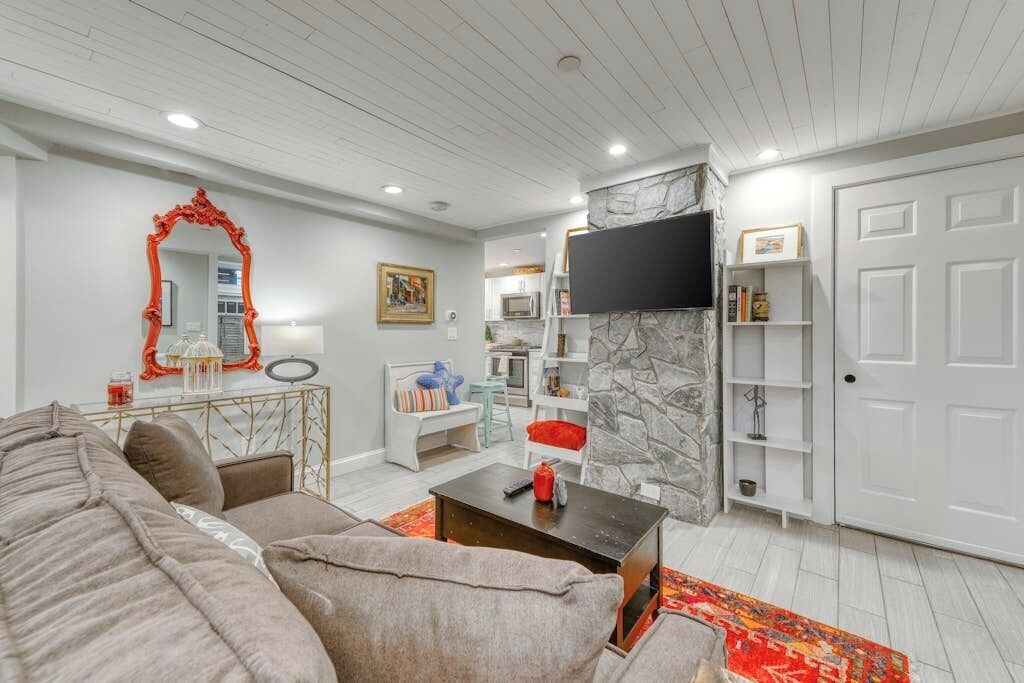 Photo of Livingroom in East Bayside