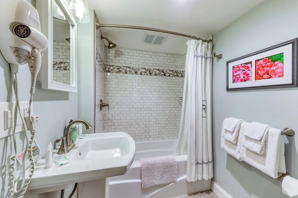 Photo of Bathroom in East Bayside