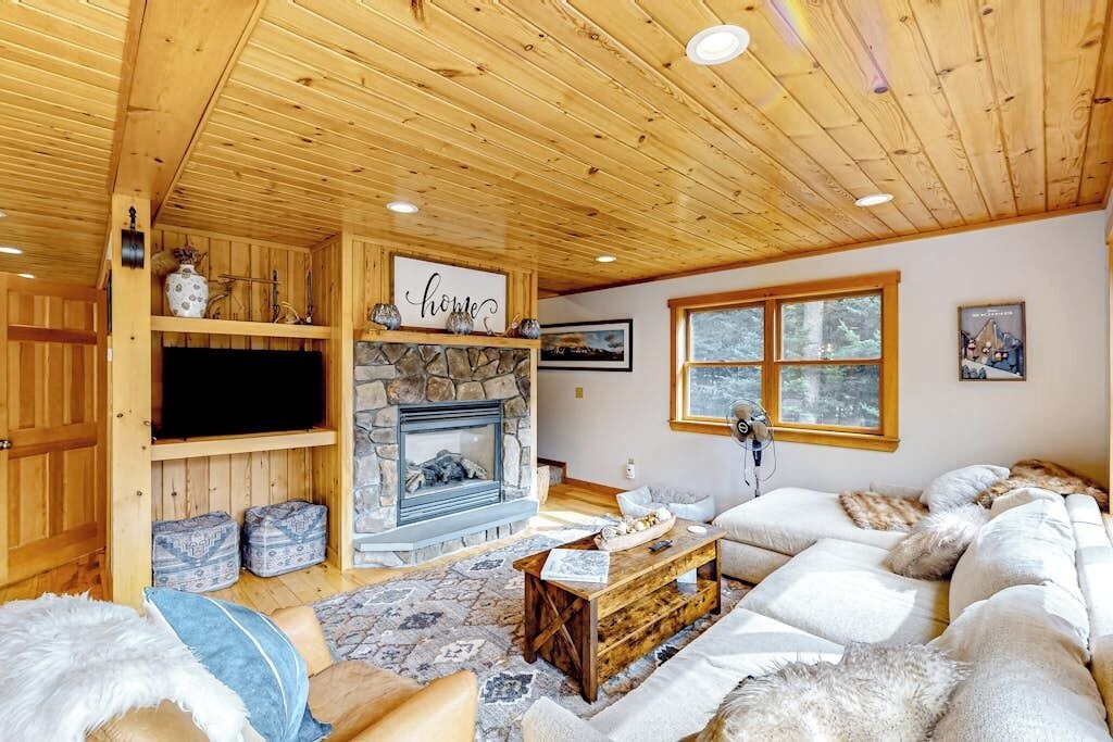 Photo of Livingroom in Rumford Center