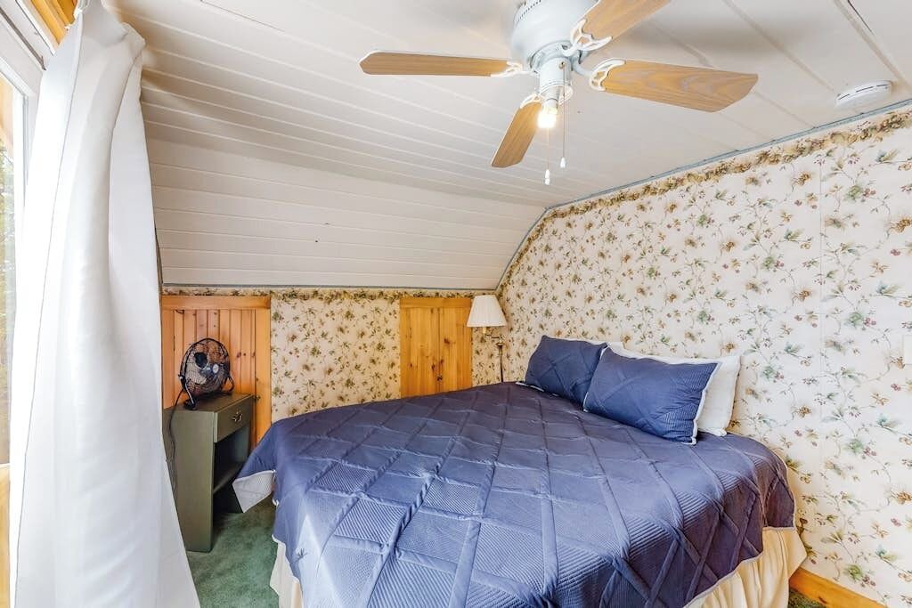 Photo of Bedroom in Weeks Mills