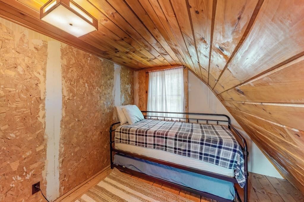 Photo of Bedroom in Weeks Mills