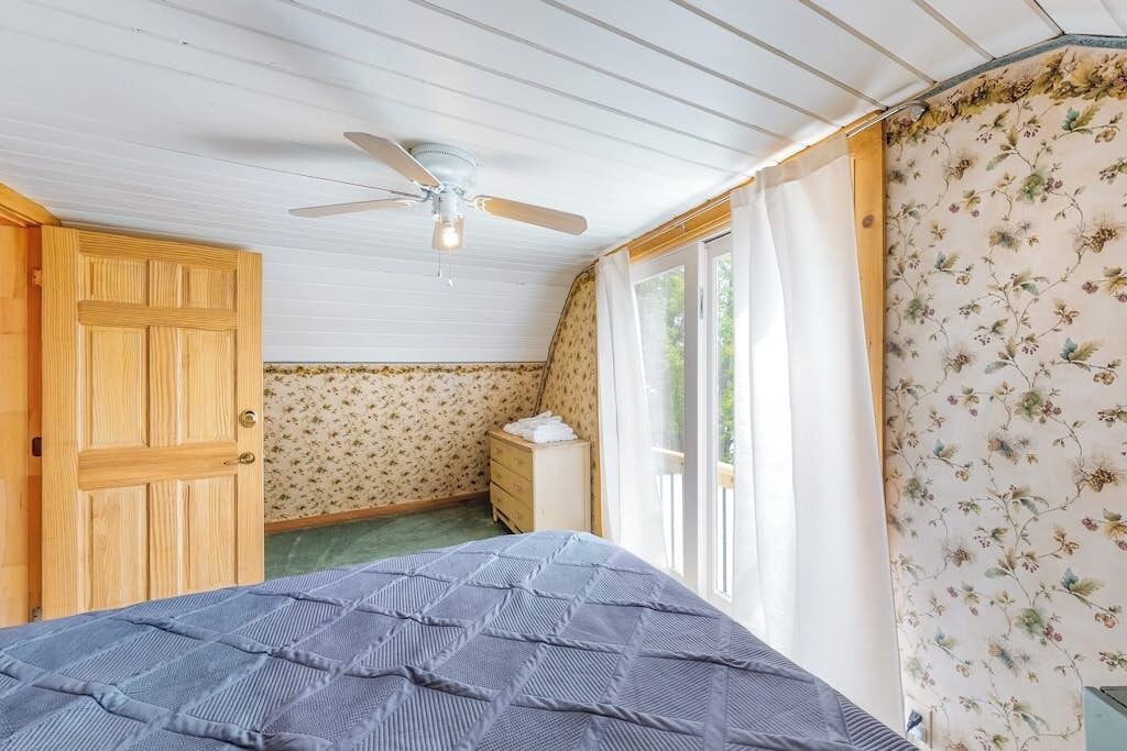 Photo of Bedroom in Weeks Mills
