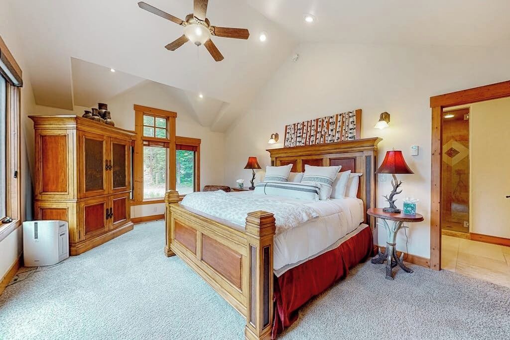 Photo of Bedroom in Crown