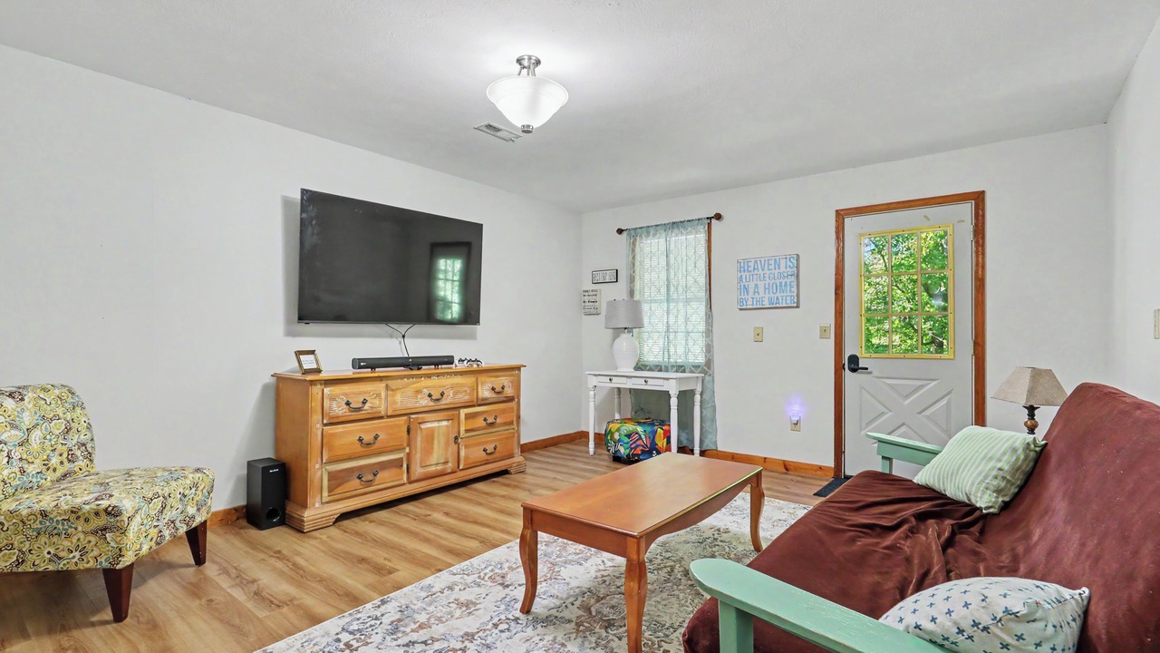 Photo of Livingroom in Hiawassee