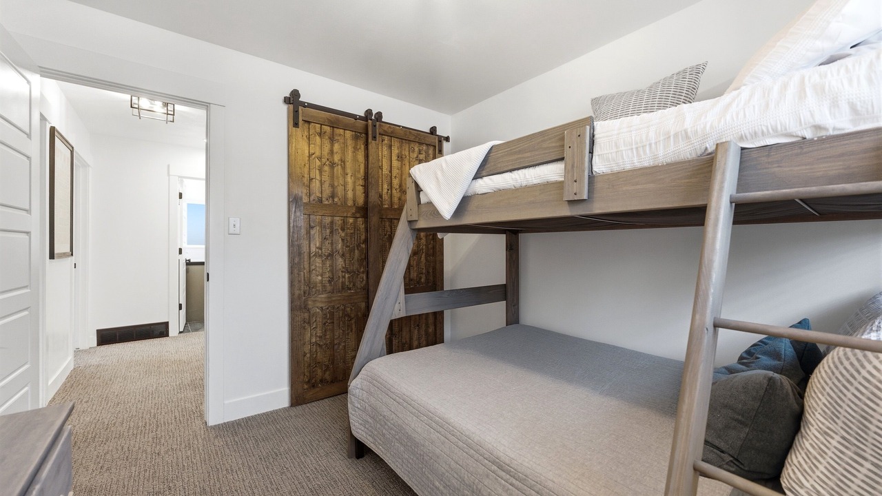 Photo of Bedroom in Sandy