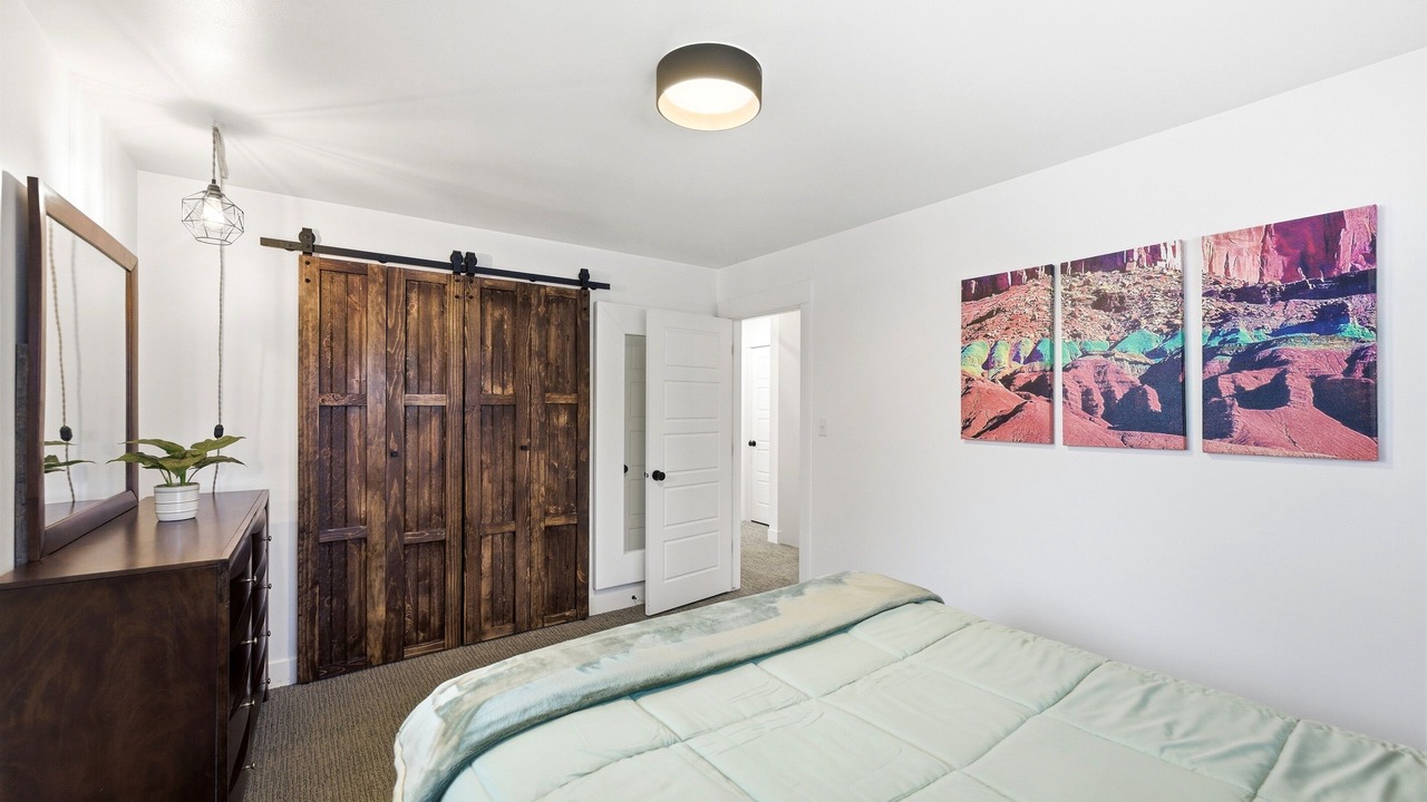 Photo of Bedroom in Sandy