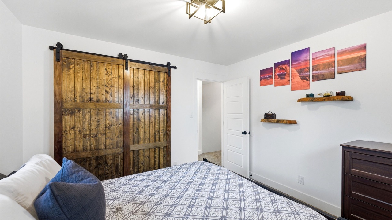 Photo of Bedroom in Sandy