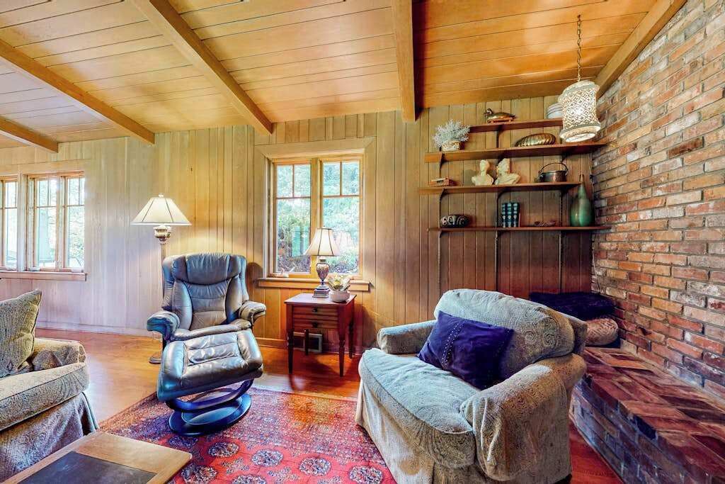 Photo of Livingroom in Flat Rock