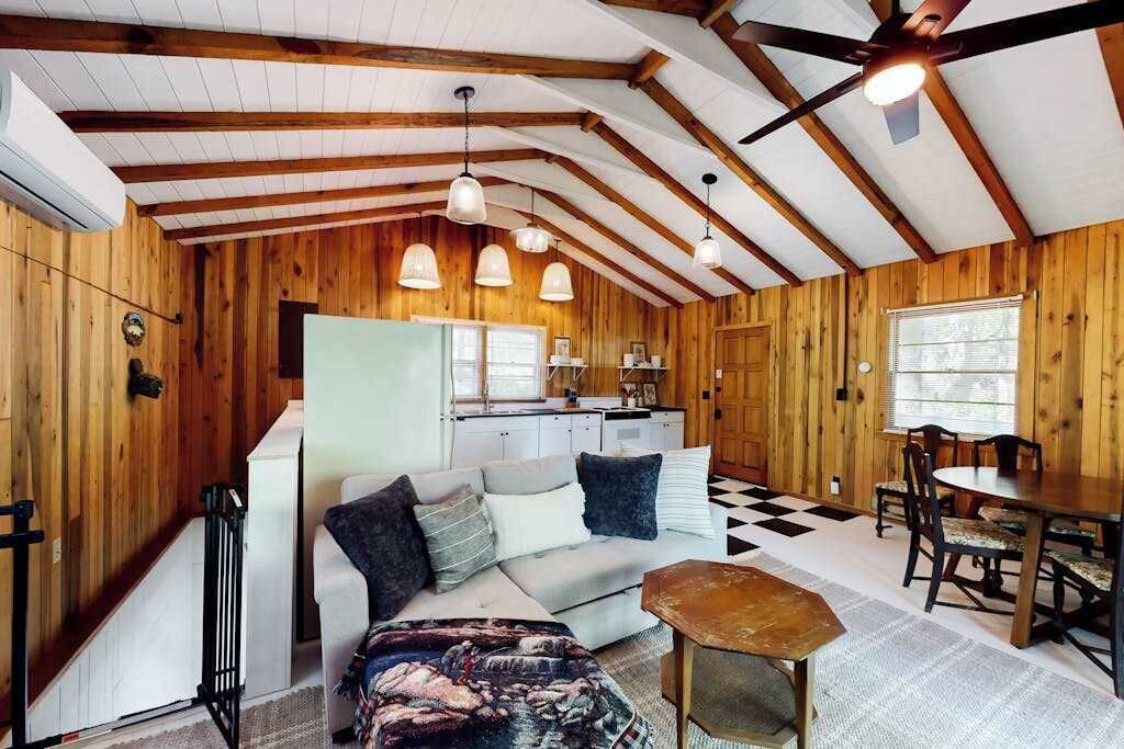 Photo of Livingroom in Topton