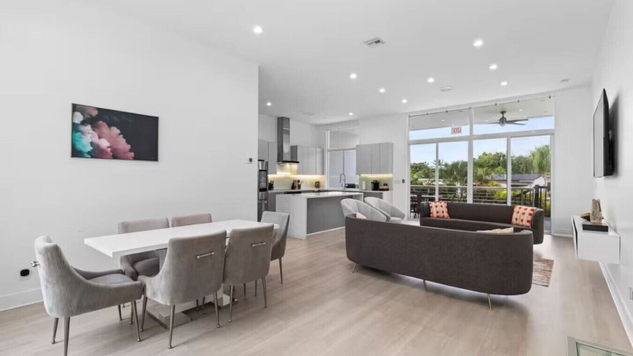 Photo of Livingroom in Edgewood