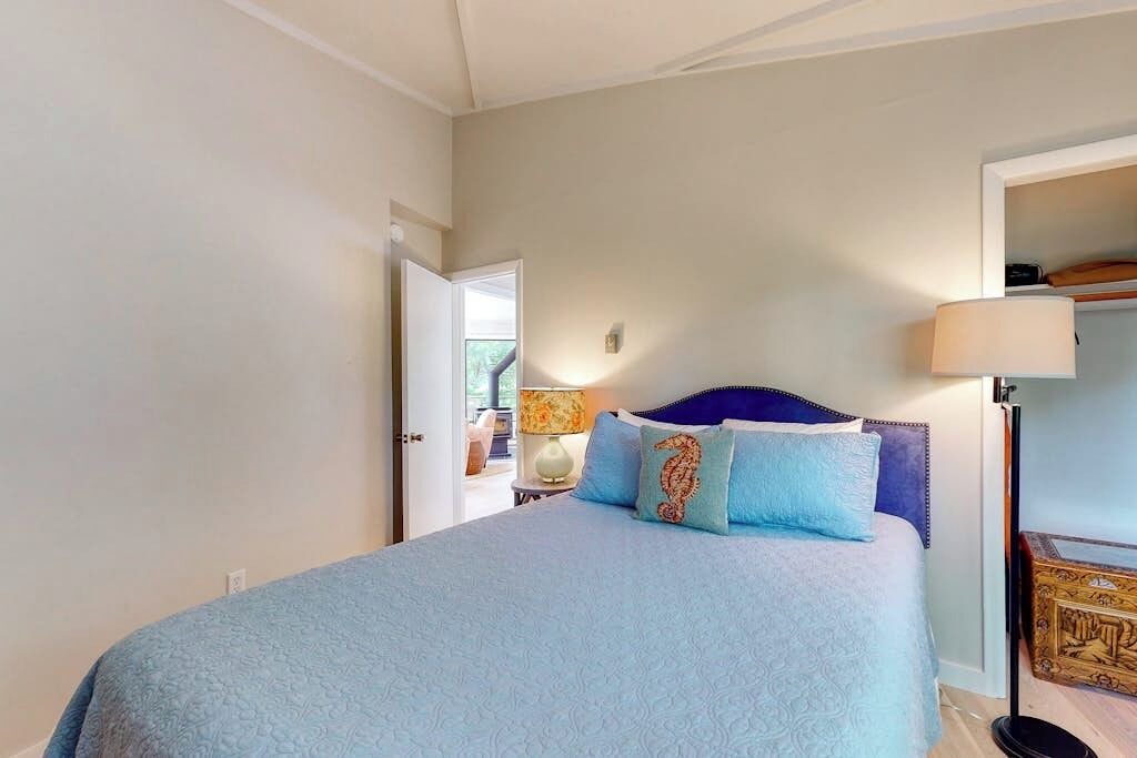 Photo of Bedroom in Isle of Springs