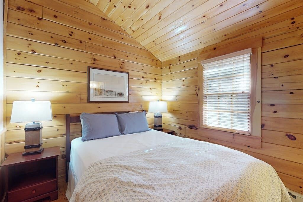 Photo of Bedroom in Northport