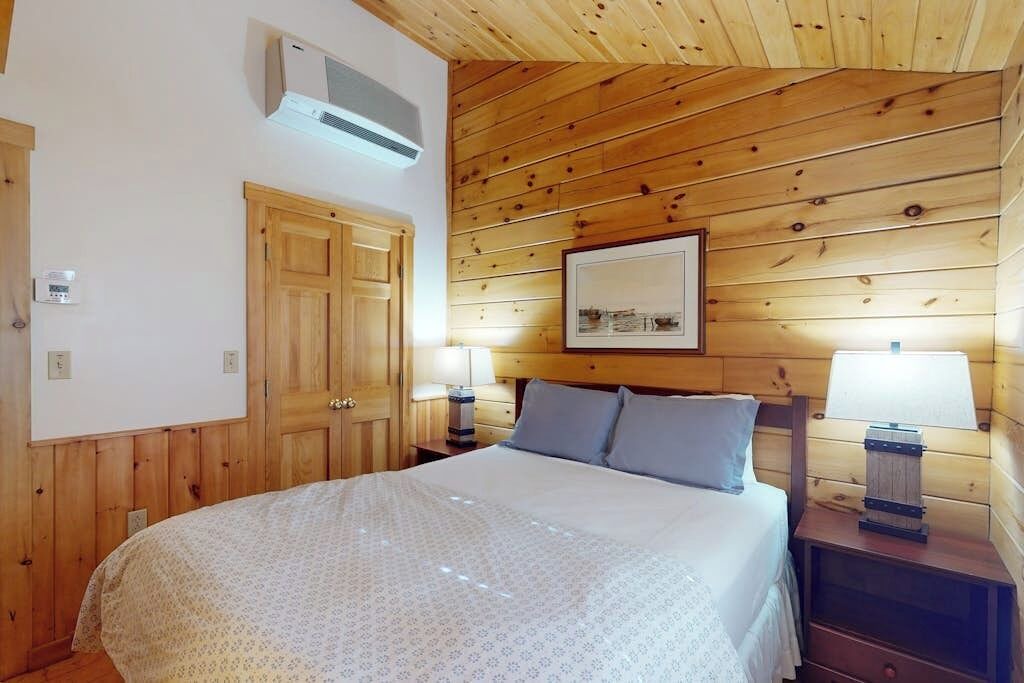 Photo of Bedroom in Northport