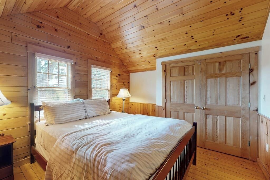 Photo of Bedroom in Northport