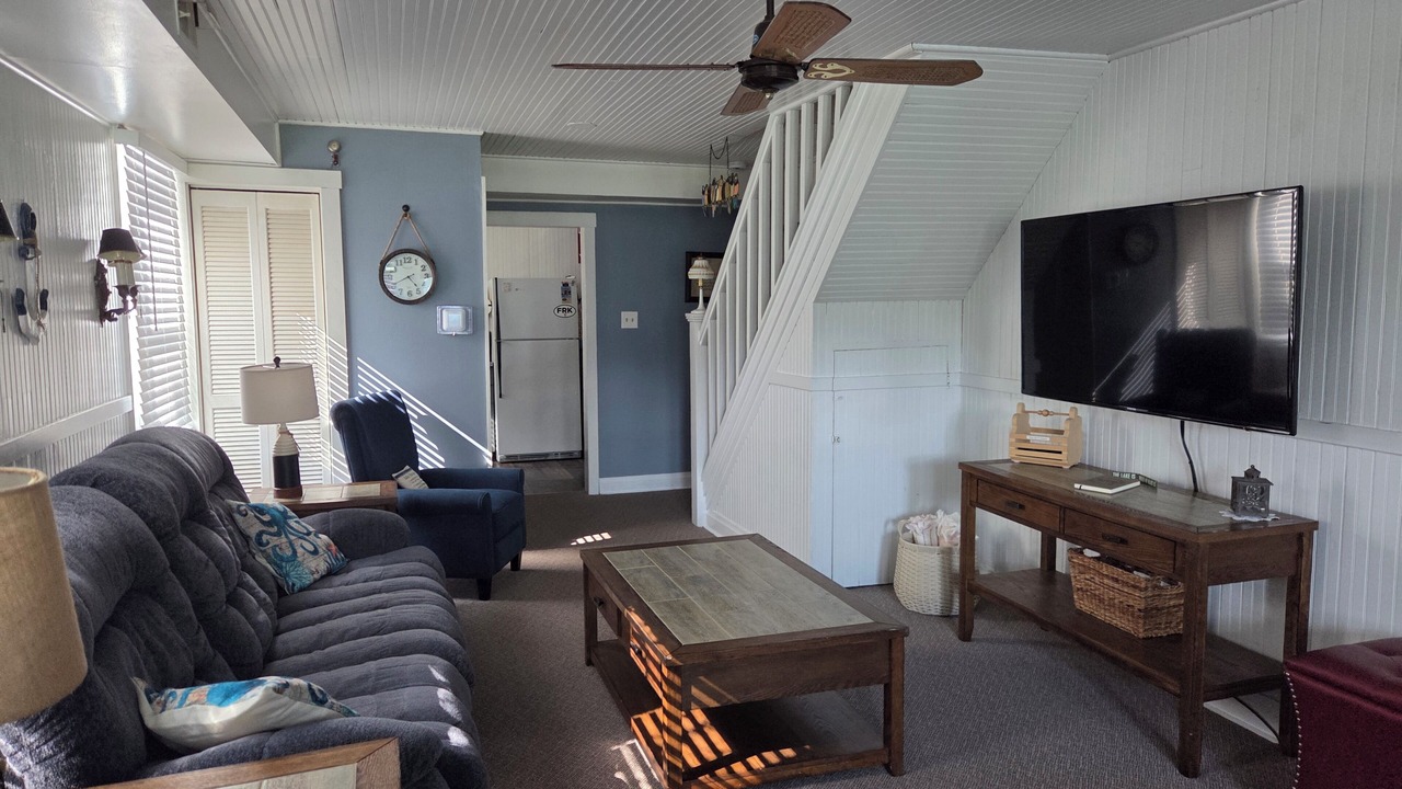 Photo of Livingroom in Conneaut Lakeshore
