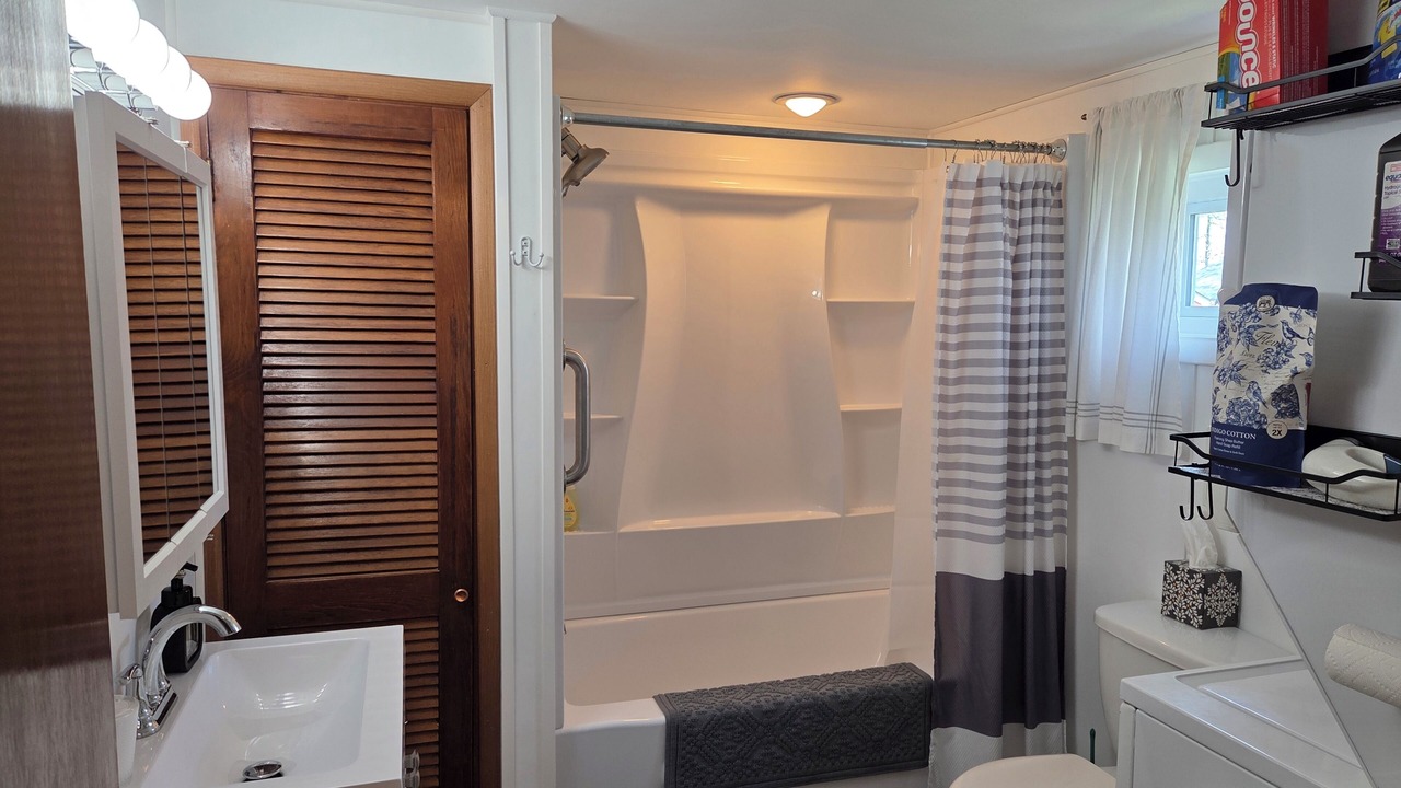 Photo of Bathroom in Conneaut Lakeshore