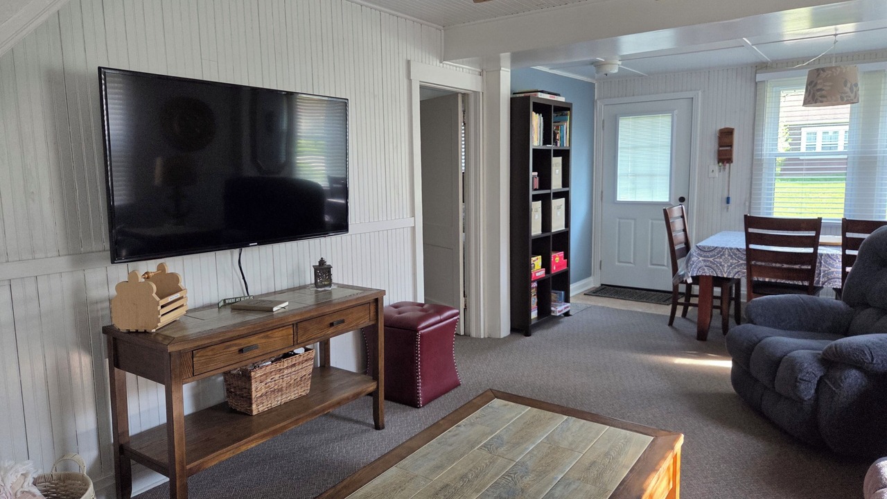 Photo of Livingroom in Conneaut Lakeshore