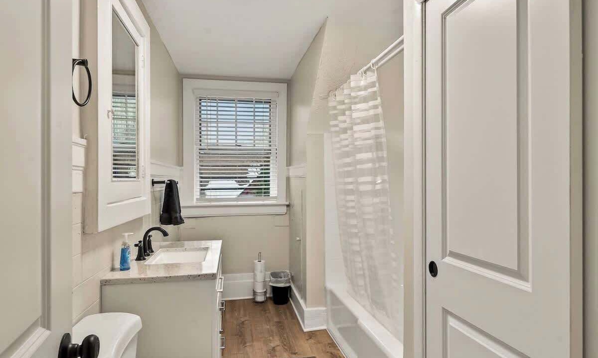 Photo of Bathroom in East Avenue