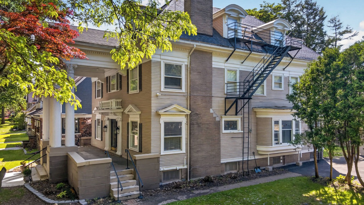 Photo of Outdoor in East Avenue