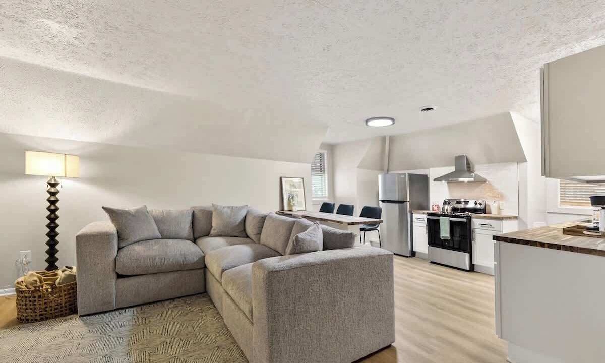 Photo of Livingroom in East Avenue