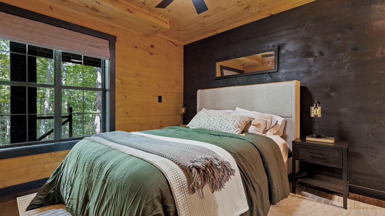 Photo of Bedroom in Raccoon Ridge
