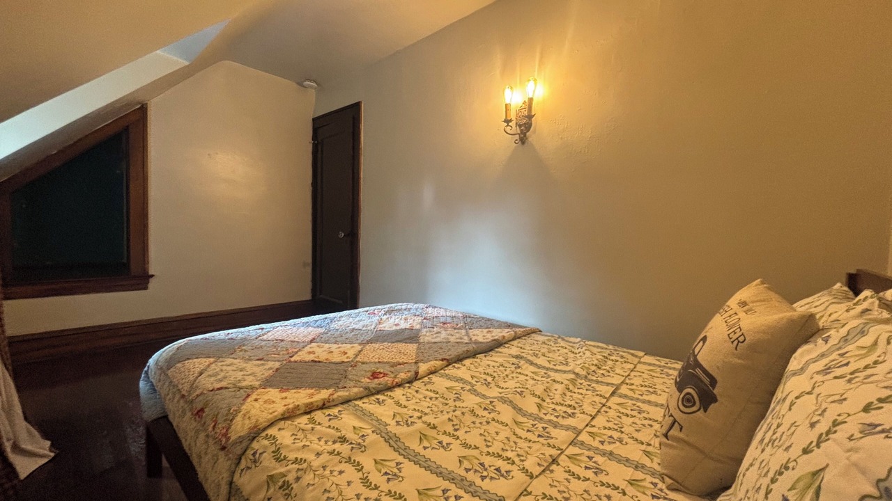 Photo of Bedroom in Derrick City
